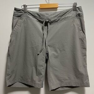 Duluth Gray Nylon Shorts Women’s Size 14